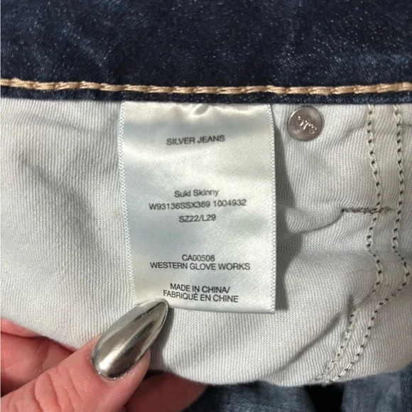 Plus size Silver Jeans Co. ® Suki dark wash
skinny jean in DARK SANDBLAST - Picture 6 of 7